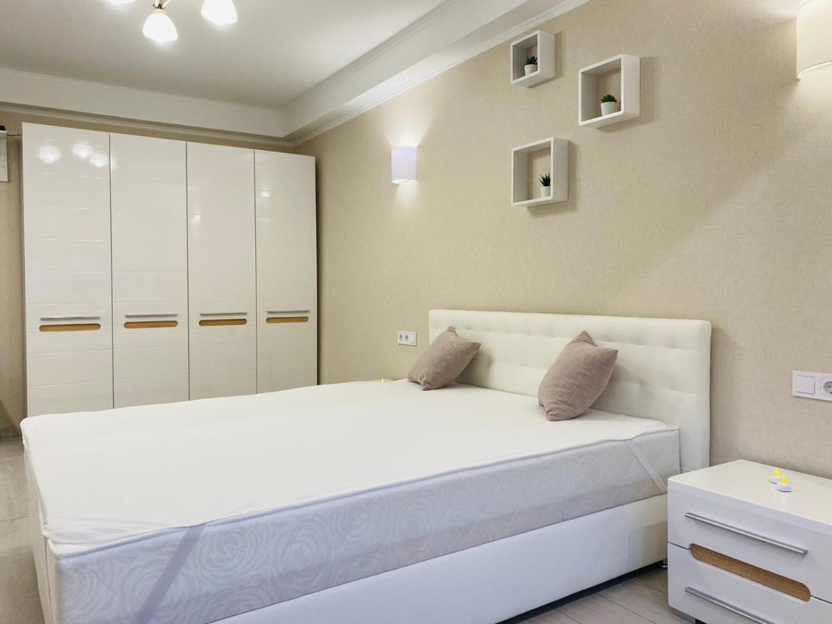 Квартира По Адресу Дружбы Народов 8А Kiev Ngoại thất bức ảnh