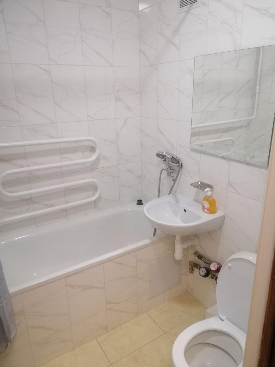 Квартира По Адресу Дружбы Народов 8А Kiev Ngoại thất bức ảnh